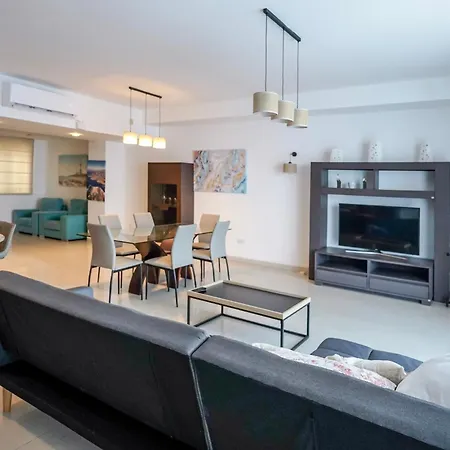 Spacious Seafront 3-bedroom In Sv 3