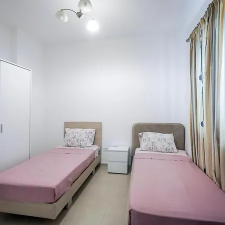 Spacious Seafront 3-bedroom In Sv 3 Apartmán