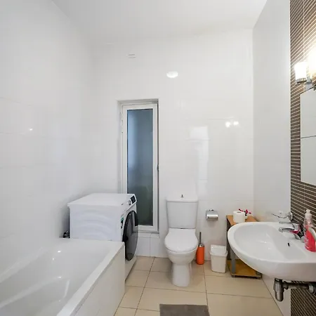 Apartmán Spacious Seafront 3-bedroom In Sv 3 *