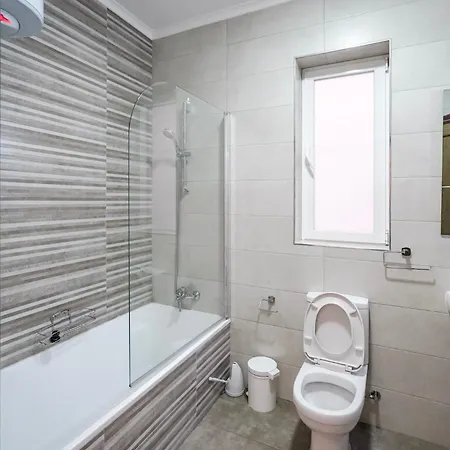 Spacious Seafront 3-bedroom In Sv 3 Апартаменты