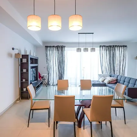 Spacious Seafront 3-bedroom In Sv 3 Apartamento Sliema
