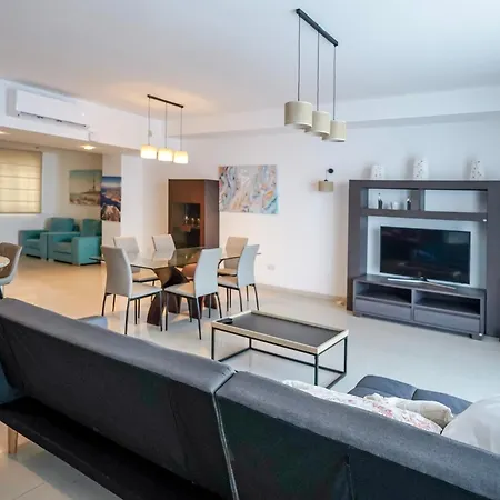 Spacious Seafront 3-bedroom In Sv 3 *