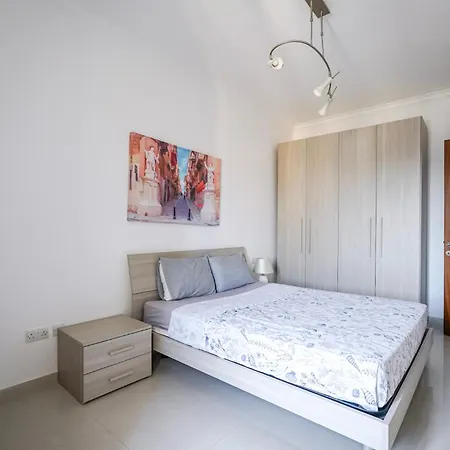 Spacious Seafront 3-bedroom In Sv 3 Апартаменты